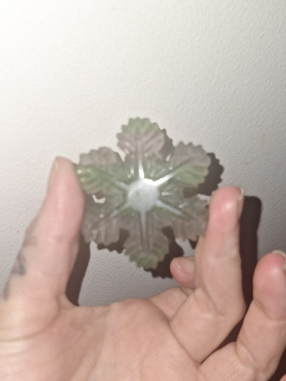 Fluorite Snowflake Carving - Picture 2 of 8